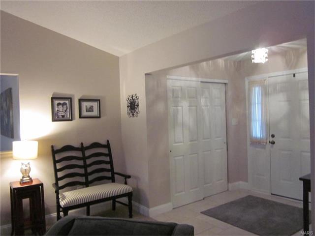 2827 Sparrow Dr, O'fallon, MO 63368 photo 2