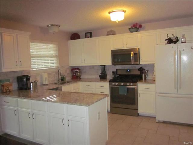 2827 Sparrow Dr, O'fallon, MO 63368 photo 9