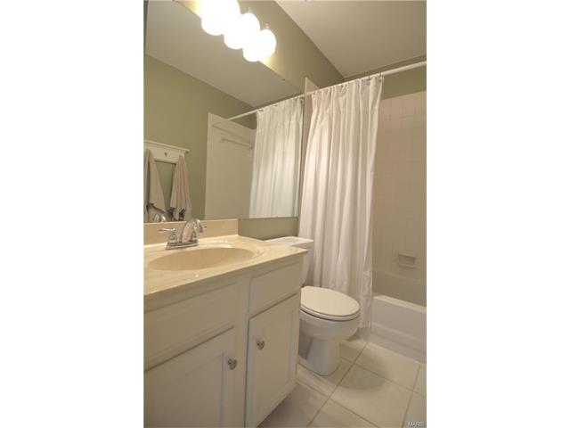 1246 Red Oak Plantation Dr, Ballwin, MO 63021 photo 24
