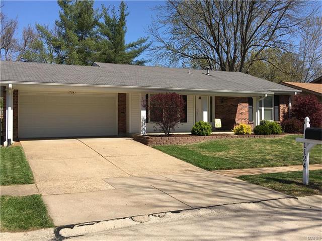 1124 Pinrun Dr, Ballwin, MO 63011 photo 2