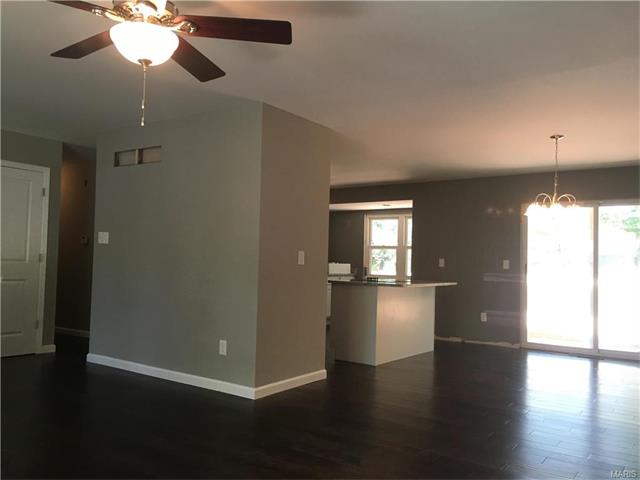 909 Napoli, Ballwin, MO 63021 photo 3
