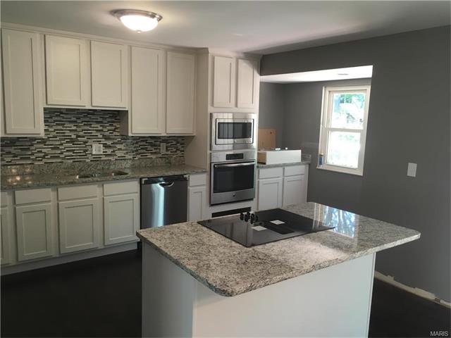 909 Napoli, Ballwin, MO 63021 photo 4