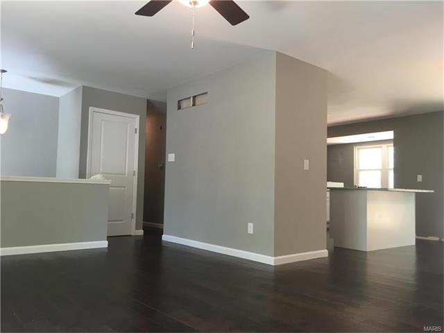 909 Napoli, Ballwin, MO 63021 photo 2