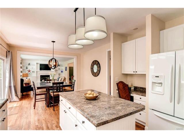 5589 Hennsley Cir, Weldon Spring, MO 63304 photo 12