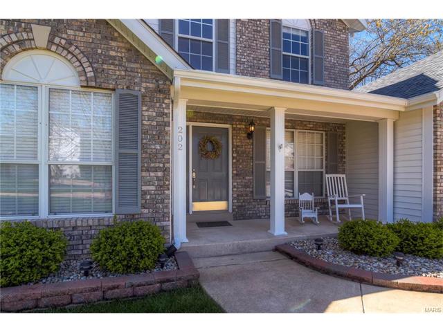 202 Oakwood Ter, Ballwin, MO 63021 photo 2