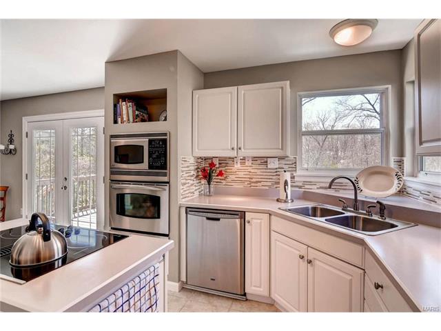 202 Oakwood Ter, Ballwin, MO 63021 photo 8