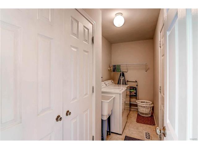 202 Oakwood Ter, Ballwin, MO 63021 photo 32