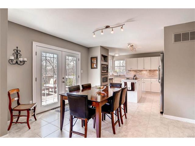202 Oakwood Ter, Ballwin, MO 63021 photo 5
