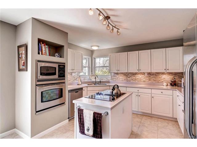 202 Oakwood Ter, Ballwin, MO 63021 photo 6