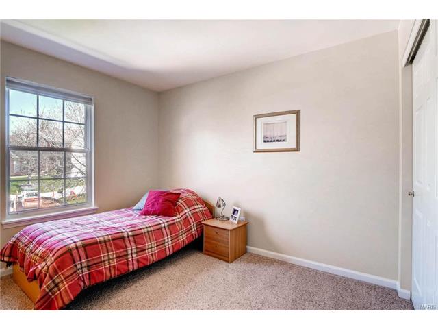 202 Oakwood Ter, Ballwin, MO 63021 photo 21