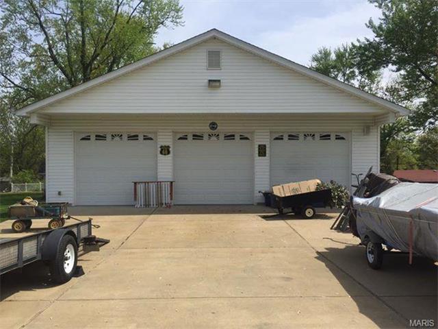 4160 Ringer Rd, Mehlville, MO 63129 photo 2