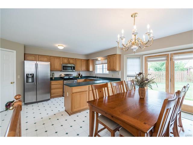 1237 Summer Lynne Dr, O'fallon, MO 63366 photo 9