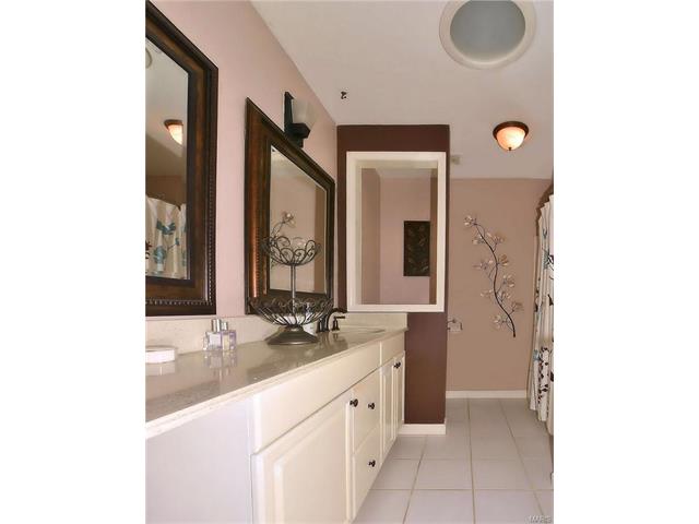 503 Stephanie Ln, Ballwin, MO 63011 photo 11