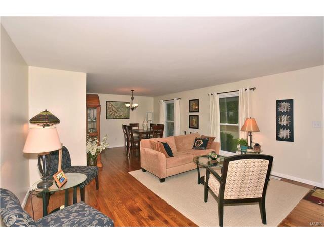503 Stephanie Ln, Ballwin, MO 63011 photo 3