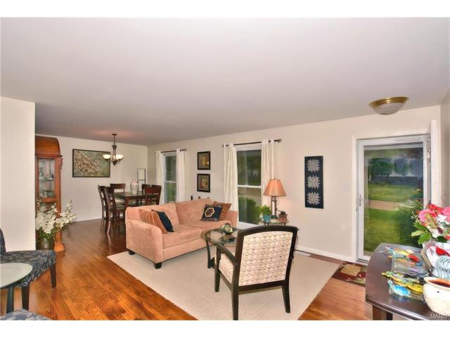 503 Stephanie Ln, Ballwin, MO 63011 photo 2