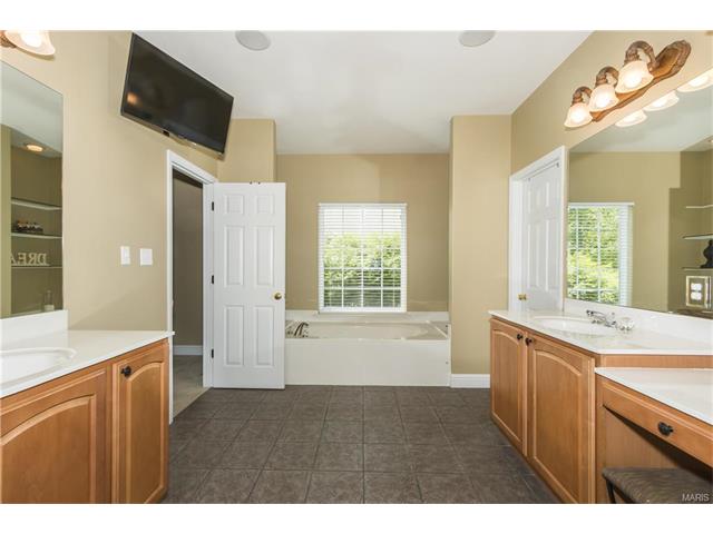 1038 Kiefer Ridge Dr, Ballwin, MO 63021 photo 22