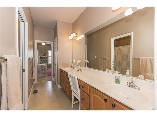 1038 Kiefer Ridge Dr, Ballwin, MO 63021 photo 28