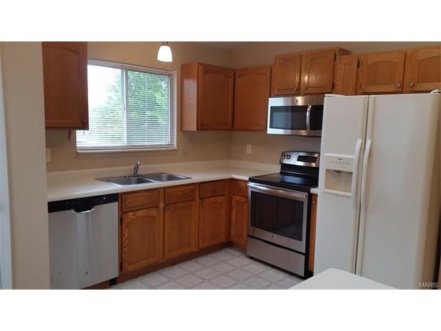 512 Durango Dr, O'fallon, MO 63368 photo 3