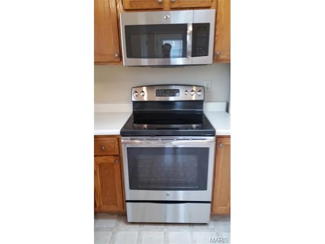 512 Durango Dr, O'fallon, MO 63368 photo 4