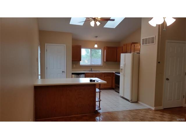 512 Durango Dr, O'fallon, MO 63368 photo 6