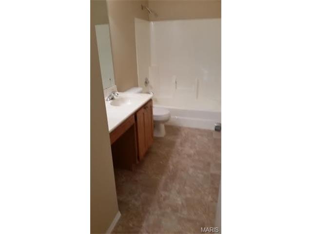 512 Durango Dr, O'fallon, MO 63368 photo 13
