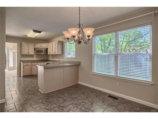 442 Governor Ct, Ballwin, MO 63021 photo 13