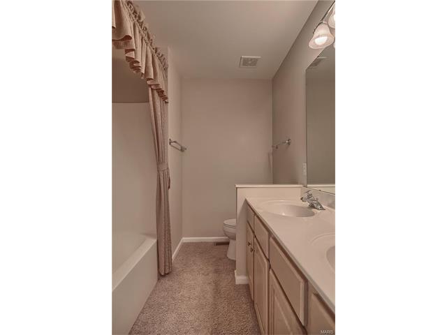 442 Governor Ct, Ballwin, MO 63021 photo 17