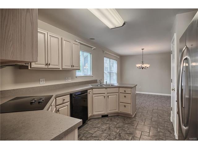 442 Governor Ct, Ballwin, MO 63021 photo 10