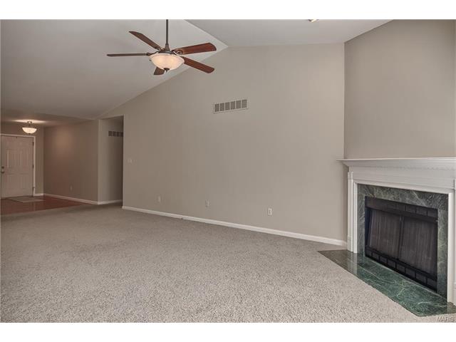442 Governor Ct, Ballwin, MO 63021 photo 6
