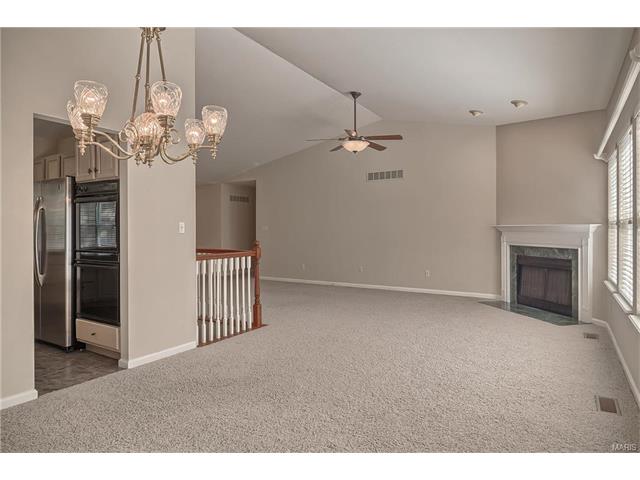 442 Governor Ct, Ballwin, MO 63021 photo 8