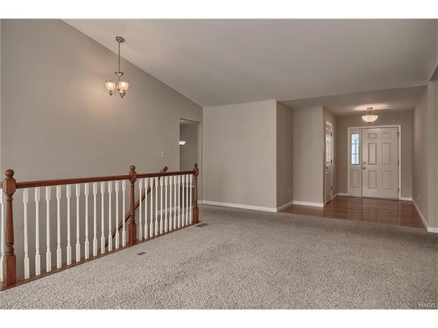442 Governor Ct, Ballwin, MO 63021 photo 5