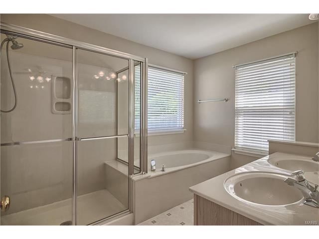 442 Governor Ct, Ballwin, MO 63021 photo 20