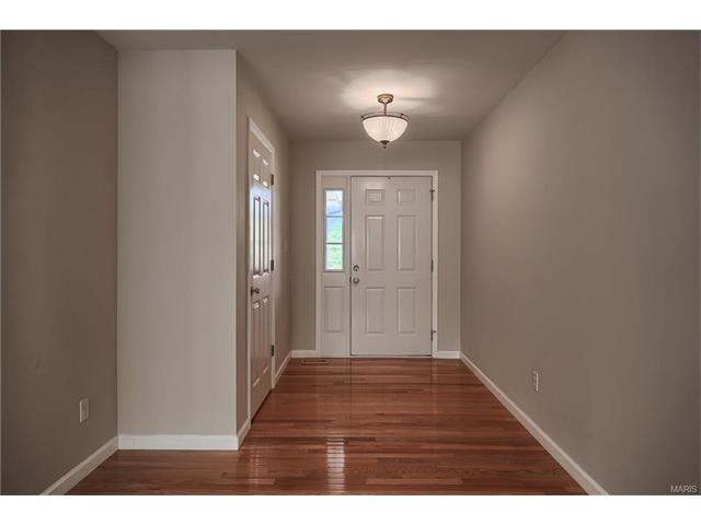 442 Governor Ct, Ballwin, MO 63021 photo 3