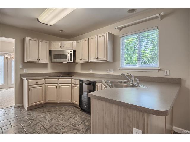442 Governor Ct, Ballwin, MO 63021 photo 11