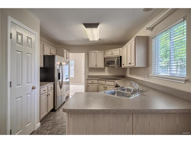 442 Governor Ct, Ballwin, MO 63021 photo 12
