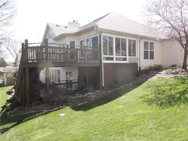 981 Timber Gln, Ballwin, MO 63021 photo 2