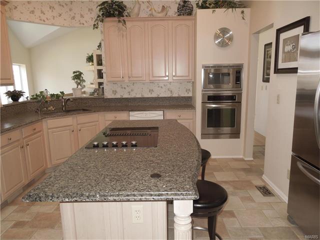 981 Timber Gln, Ballwin, MO 63021 photo 9
