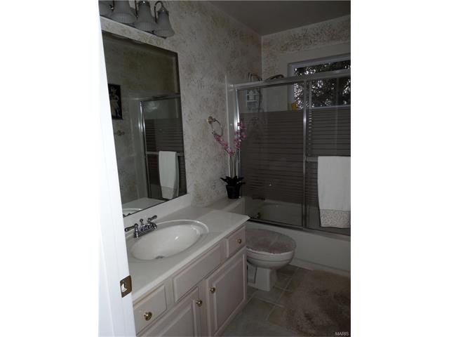 981 Timber Gln, Ballwin, MO 63021 photo 44