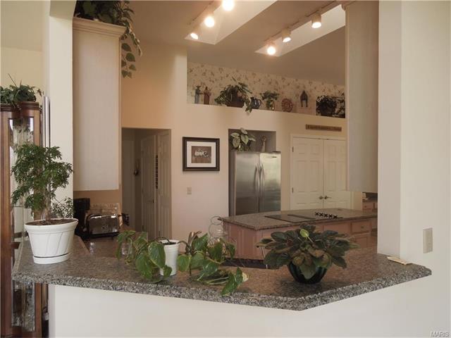 981 Timber Gln, Ballwin, MO 63021 photo 8