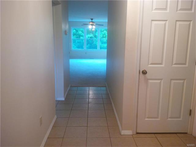 568 Oak Ridge Trl, Ballwin, MO 63021 photo 2