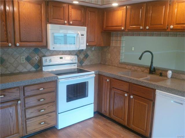 568 Oak Ridge Trl, Ballwin, MO 63021 photo 6