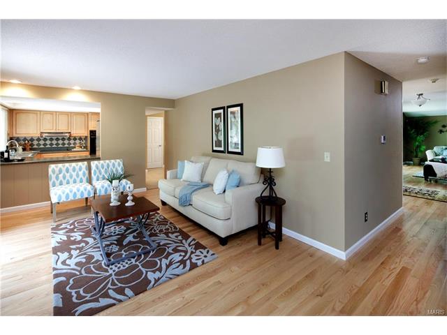 621 Spring Meadow Dr, Ballwin, MO 63011 photo 2