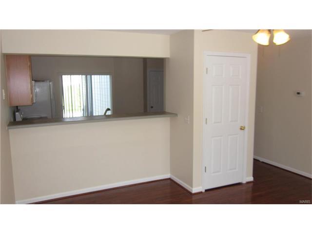 705 Hyde Dr, O'fallon, MO 63366 photo 3