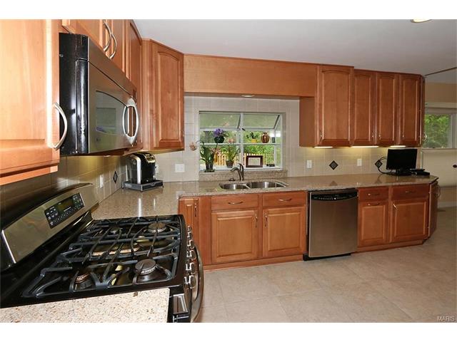 811 Stone Canyon Dr, Ballwin, MO 63021 photo 12