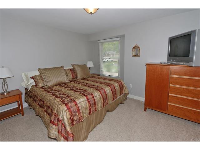 811 Stone Canyon Dr, Ballwin, MO 63021 photo 17