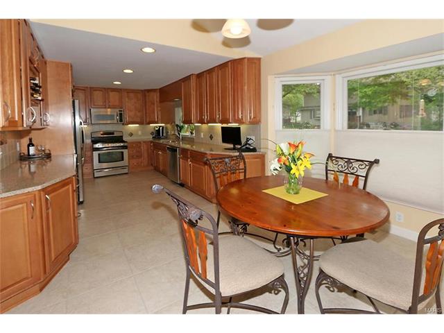 811 Stone Canyon Dr, Ballwin, MO 63021 photo 9