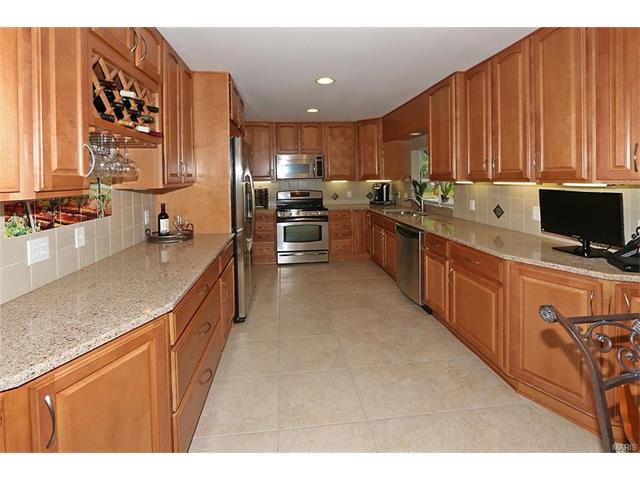 811 Stone Canyon Dr, Ballwin, MO 63021 photo 10
