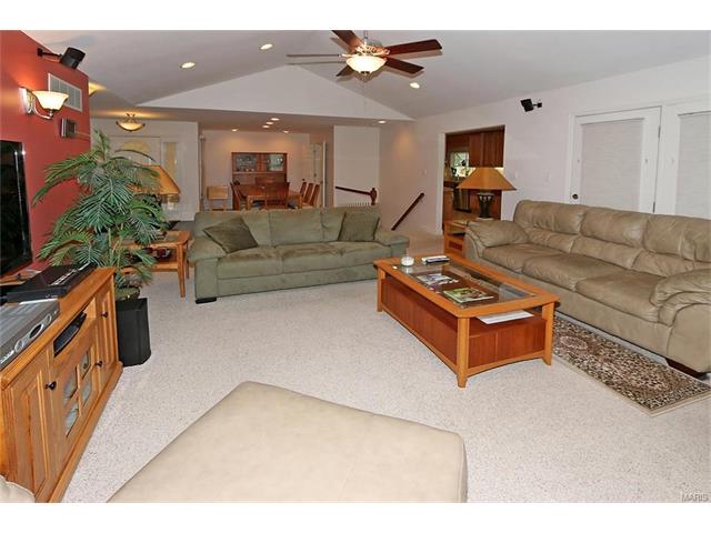 811 Stone Canyon Dr, Ballwin, MO 63021 photo 8