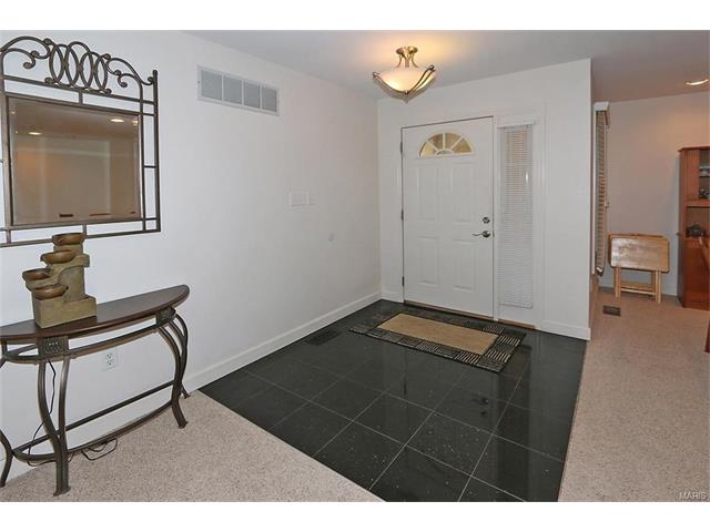 811 Stone Canyon Dr, Ballwin, MO 63021 photo 3