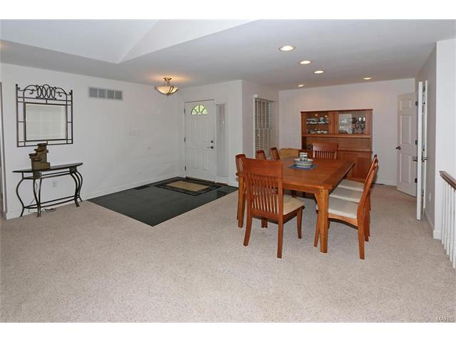 811 Stone Canyon Dr, Ballwin, MO 63021 photo 5